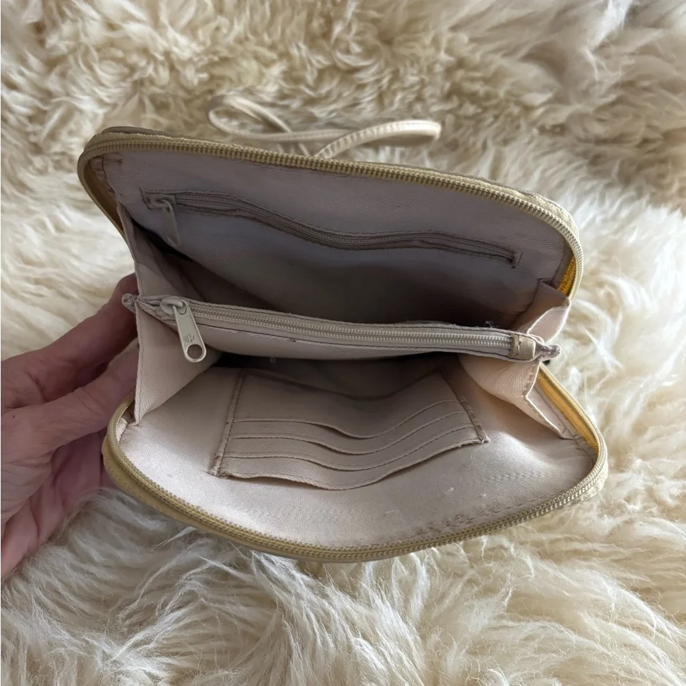 Fossil Cream Leather Crossbody Bag - Picture 3 of 3